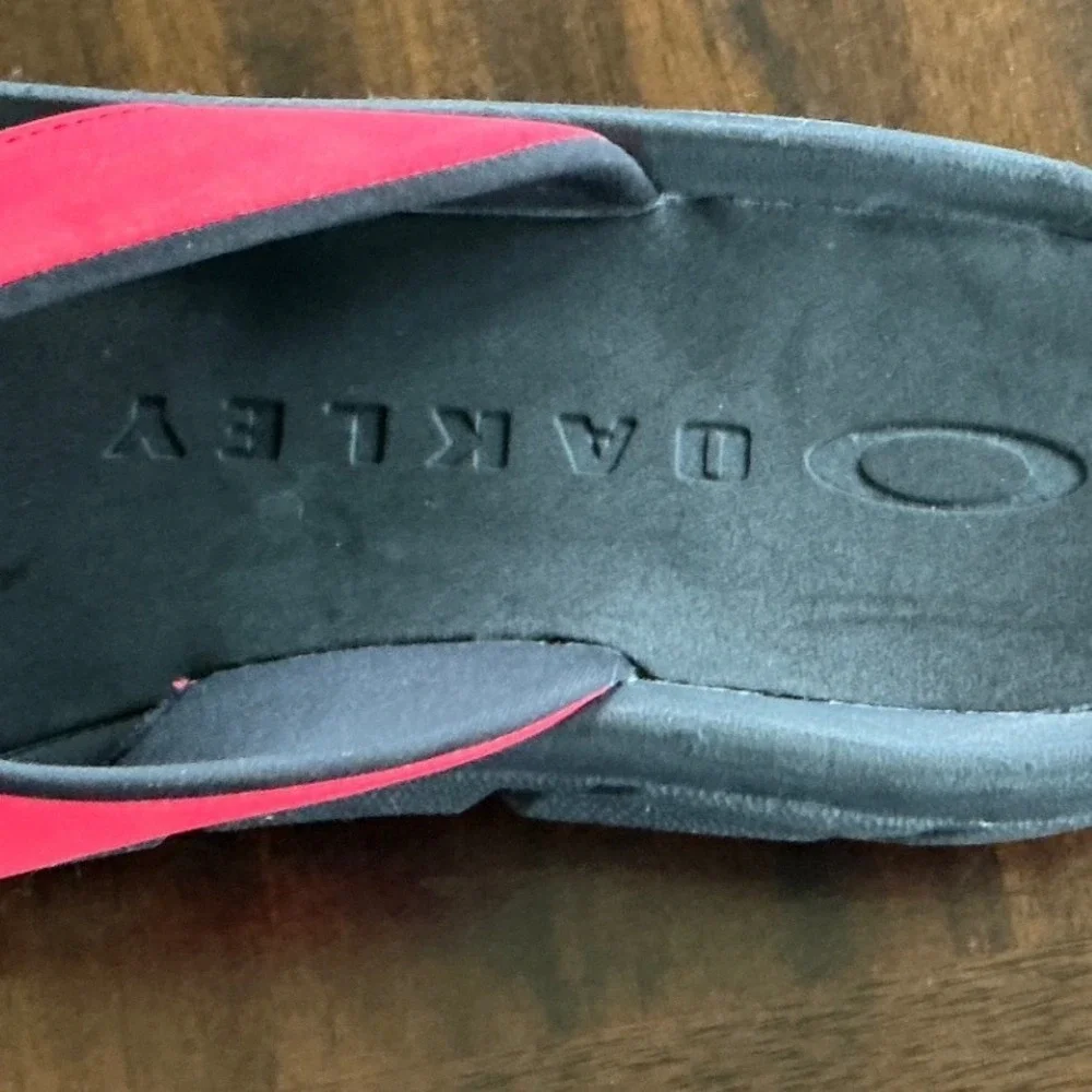 Oakley Flip Flop Sandals Red Black Logo Men Size 11 Sport Beach Slide 15030-455
